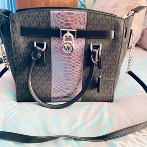 Michael Kors bag.  I don’t have the tags on the bag but it was never used…